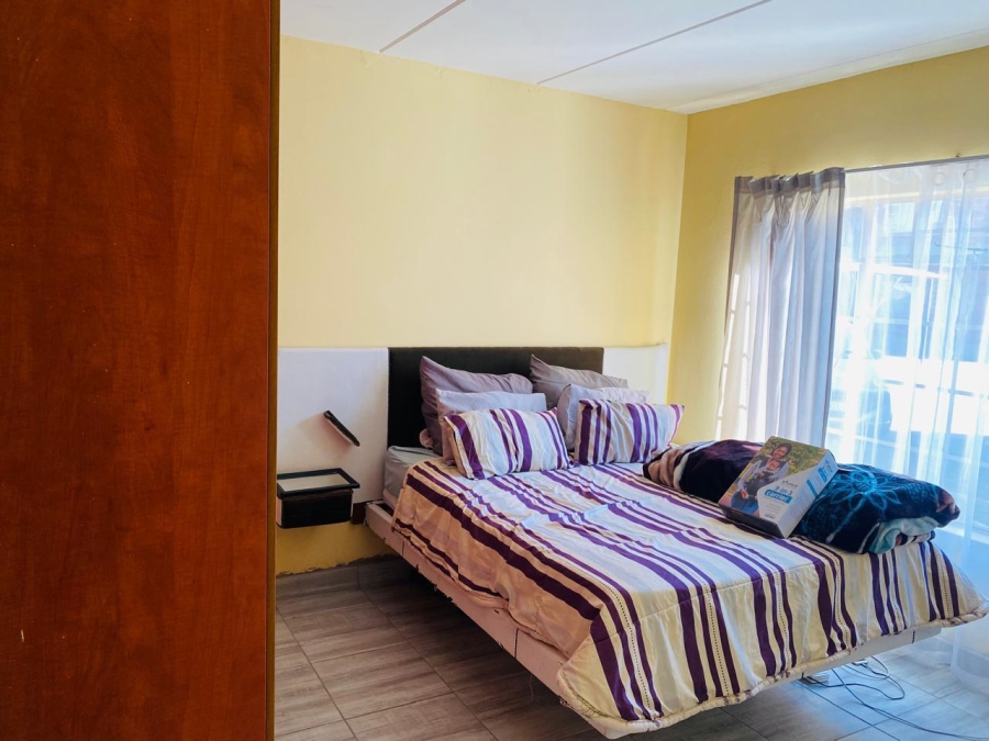 2 Bedroom Property for Sale in Waterval East North West